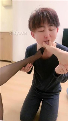 图片[6]-啡啡】双S-跪舔皮鞋黑丝/狂吸脚趾/脚插嘴/转胯/臭脚捂脸