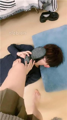 图片[11]-啡啡】双S-跪舔皮鞋黑丝/狂吸脚趾/脚插嘴/转胯/臭脚捂脸