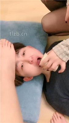 图片[15]-啡啡】双S-跪舔皮鞋黑丝/狂吸脚趾/脚插嘴/转胯/臭脚捂脸