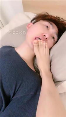 图片[17]-啡啡】双S-跪舔皮鞋黑丝/狂吸脚趾/脚插嘴/转胯/臭脚捂脸