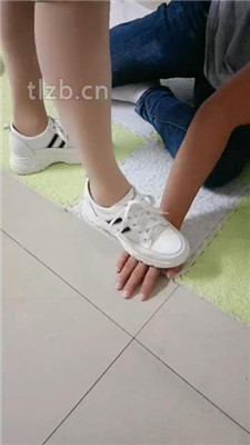 图片[3]-广东迪迪】双S-跪舔小白鞋高跟双视角完整版】