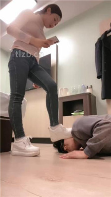 图片[2]-魅儿】磕头求虐/耳光/白袜臭脚气味辱/裸足插嘴/嘴叼袜子