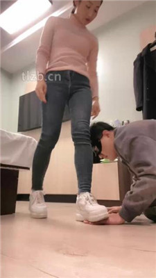 【魅儿】磕头求虐/耳光/白袜臭脚气味辱/裸足插嘴/嘴叼袜子_绳艺库视频下载