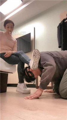 图片[4]-魅儿】磕头求虐/耳光/白袜臭脚气味辱/裸足插嘴/嘴叼袜子