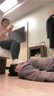 图片[8]-魅儿】磕头求虐/耳光/白袜臭脚气味辱/裸足插嘴/嘴叼袜子