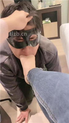 图片[11]-魅儿】磕头求虐/耳光/白袜臭脚气味辱/裸足插嘴/嘴叼袜子