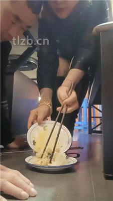 图片[9]-乐爷】桌底下-长靴蹂躏地毯狗/踩踏喂食