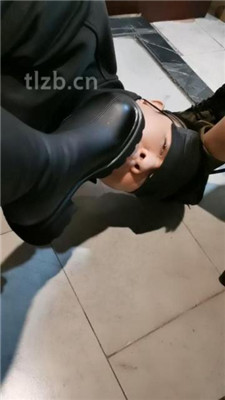 图片[2]-文文文文】开发双S艺校女神清理脏靴子