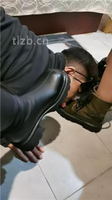 【文文文文】开发双S艺校女神清理脏靴子_绳艺库视频下载