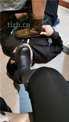 图片[5]-文文文文】开发双S艺校女神清理脏靴子