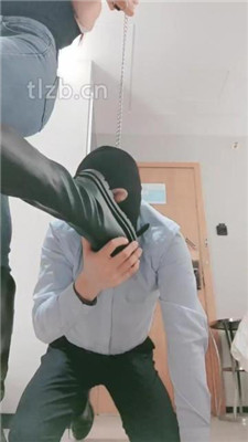 图片[9]-妮蔻】长靴脚下踩虐/胯下辱/闻臭脚臭脚丫/插嘴