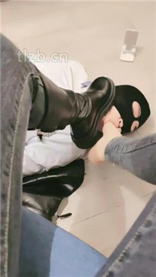 图片[15]-妮蔻】长靴脚下踩虐/胯下辱/闻臭脚臭脚丫/插嘴