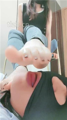 图片[17]-妮蔻】长靴脚下踩虐/胯下辱/闻臭脚臭脚丫/插嘴