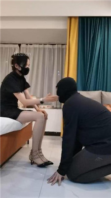 【皮皮S】耳光/滴蜡/骑马转胯/跪舔铆钉高跟_绳艺库视频下载