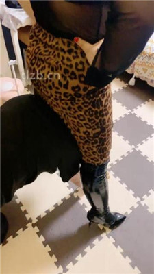 图片[3]-佳琪女王】夫妻主长靴踩虐绿帽-反绑口球塞嘴