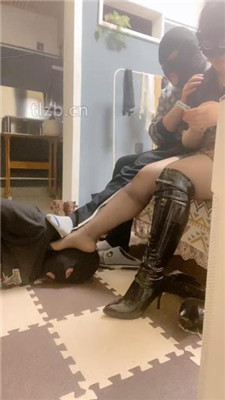 图片[9]-佳琪女王】夫妻主长靴踩虐绿帽-反绑口球塞嘴