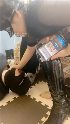 图片[10]-佳琪女王】夫妻主长靴踩虐绿帽-反绑口球塞嘴