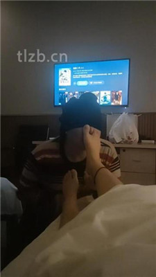 图片[6]-赞拉】下跪舔素人小姐姐的臭脚