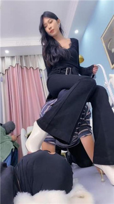 图片[7]-麋鹿银儿】素人模特S-艺术虐三奴-骑马踩踏/鞭打/白袜捂脸/提档