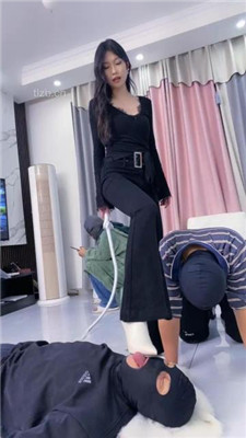 图片[12]-麋鹿银儿】素人模特S-艺术虐三奴-骑马踩踏/鞭打/白袜捂脸/提档