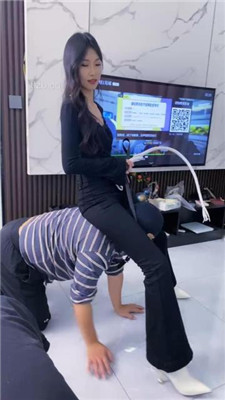 图片[19]-麋鹿银儿】素人模特S-艺术虐三奴-骑马踩踏/鞭打/白袜捂脸/提档