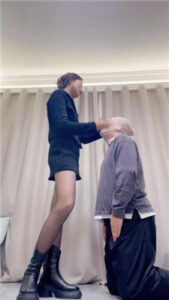 【大一诗诗】短靴黑丝白袜_绳艺库视频下载