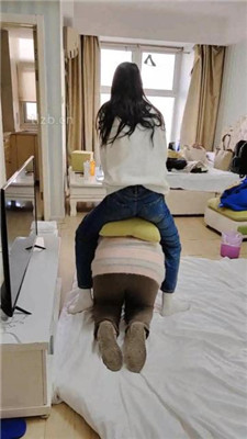 图片[3]-樱樱】母畜-犬化骑马爬行/跪舔裸足