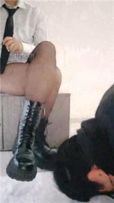 【王昭君】逛街一天脏鞋原味脚辱家奴_绳艺库视频下载