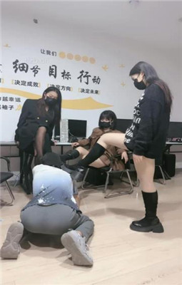 图片[15]-鱼糯糯】3S-脚底踩踏/轮流舔脏鞋/插嘴/踩狗爪