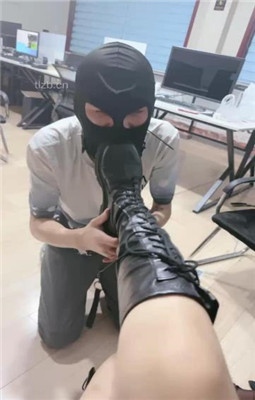 图片[16]-鱼糯糯】3S-脚底踩踏/轮流舔脏鞋/插嘴/踩狗爪