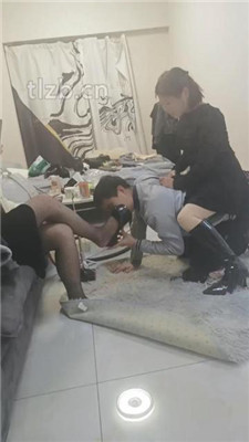 图片[3]-乐爷】双S-玩弄脚底下贱父子狗