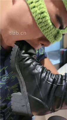 图片[2]-柒柒学姐】闻丝袜/清理脏长靴/碾压踩狗头