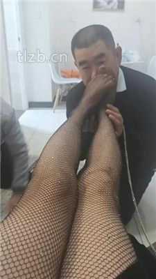 图片[5]-乐爷】双S-玩弄脚底下贱父子狗