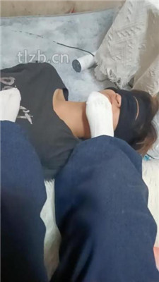 【酱酱果】白袜裸足踩脚垫_绳艺库视频下载