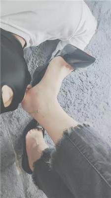 图片[5]-云儿公主】啃吃脚皮-高跟裸足恋足舔