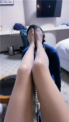 图片[4]-陈莹斯】御姐范-头顶鞋子/揪耳朵/嘴叼白袜