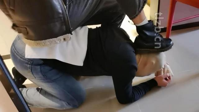 图片[4]-Welldoer】头顶鞋子/长靴白袜各种踩踏/清理脏鞋底