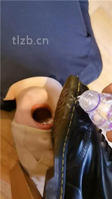 图片[13]-Welldoer】头顶鞋子/长靴白袜各种踩踏/清理脏鞋底