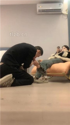 图片[2]-娩娩大魔王】绿帽前男友裸足狂舔上】