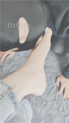 图片[4]-云儿】跪舔白领S的高跟美足