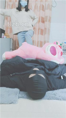 图片[5]-云儿】跪舔白领S的高跟美足