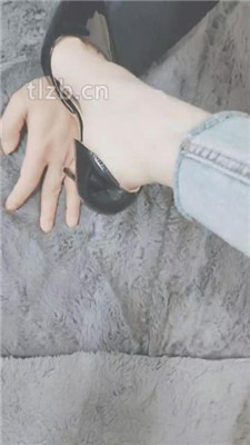 图片[7]-云儿】跪舔白领S的高跟美足