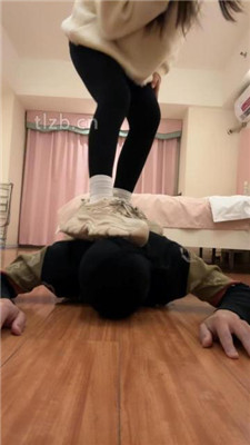 图片[4]-琳儿】运动鞋白袜全体重踩/插嘴/伺候沐足