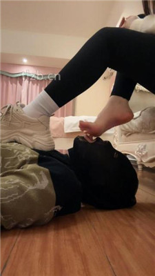 图片[11]-琳儿】运动鞋白袜全体重踩/插嘴/伺候沐足