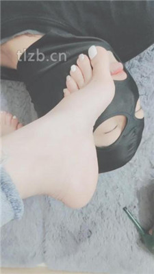 图片[2]-云儿】近距离品尝主人裸足