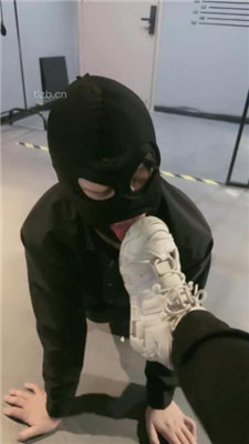 图片[9]-黑兔】严刑逼供教训犯人-舔脏老爹鞋/吊绑虐打/狗链遛狗