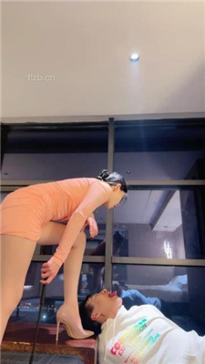 图片[8]-简一】高跟美腿踩虐/鞭打/吐口水/耳光/鞋插嘴