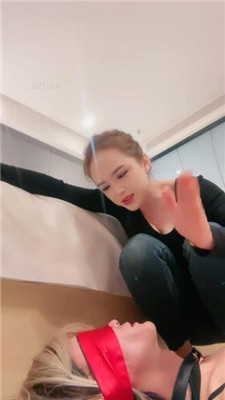 图片[16]-沐阳大小姐】狠虐CD奴-转胯骑马爬行/打手掌/耳光/裸足狂舔