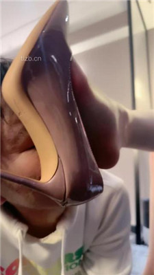 图片[14]-简一】高跟美腿踩虐/鞭打/吐口水/耳光/鞋插嘴