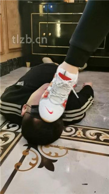 图片[6]-文文文】KTV开发双素人-舔脏鞋底/踢踹/碾压狗头/闻棉袜踩踏